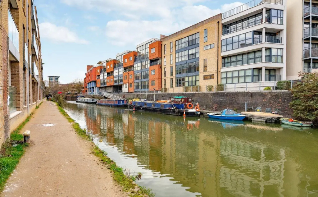 Canary Gateway Apartments