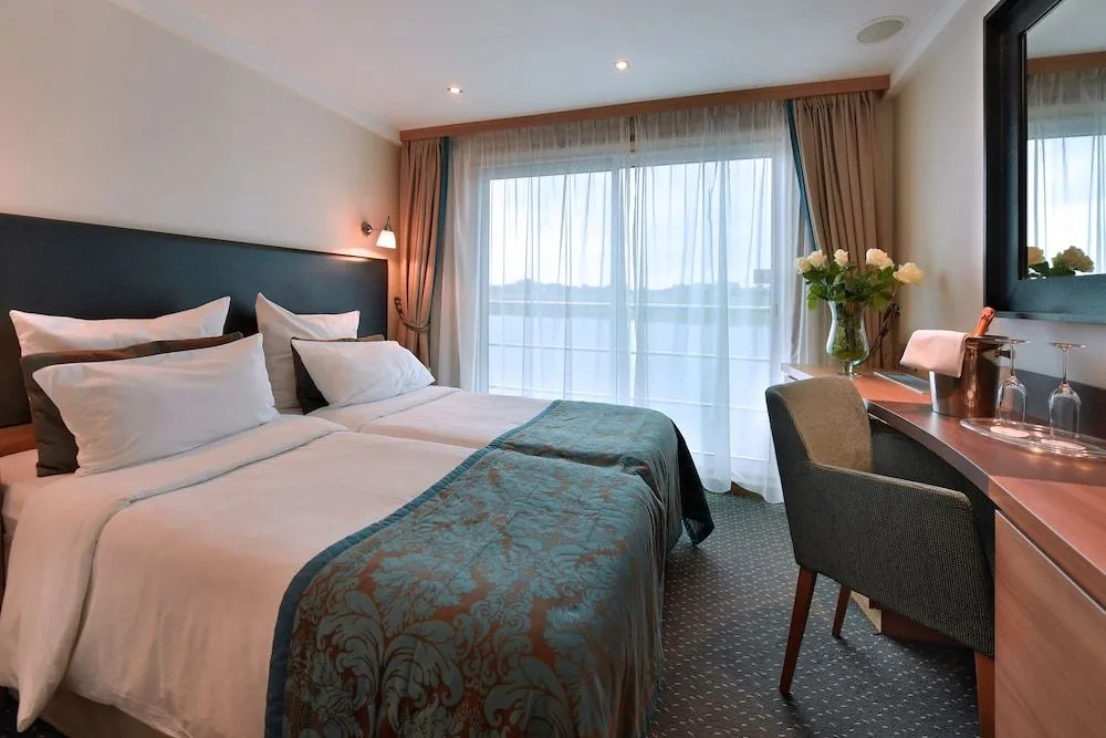 Hotelships Holland - HS Leonora - Messe