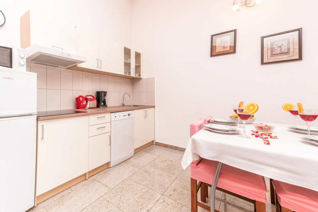 Cherry Apartment With Sea View