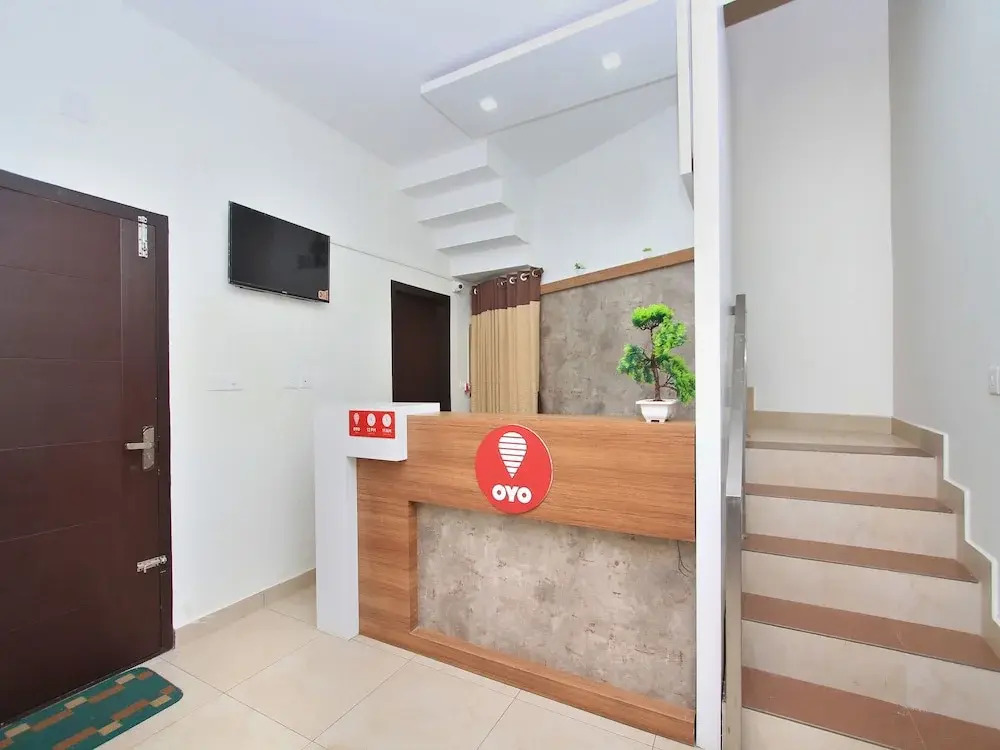 OYO 13915 Albis Ville