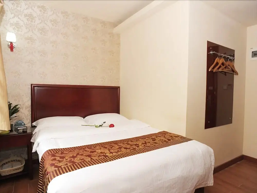 Xana Hotelle Hotel (Guangzhou Beijing Road Pedestrian Street Nongjiangsuo Subway Station)