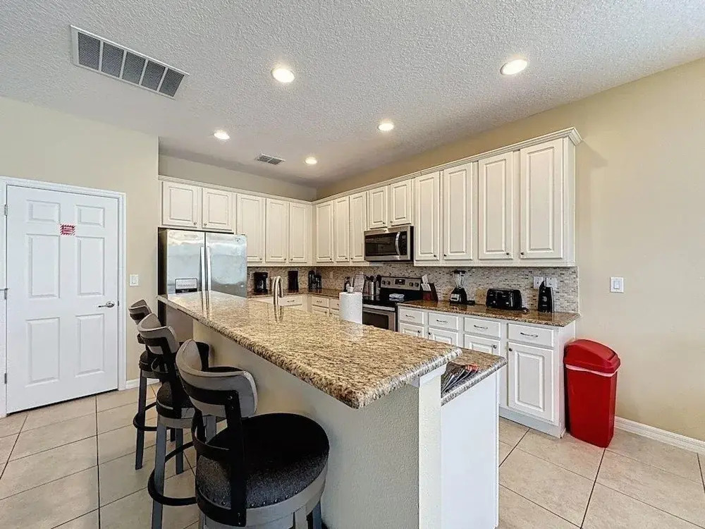 Veranda Home, 8br, 6 En-suites, Lake View,pool/spa 8 Bedroom Villa by RedAwning