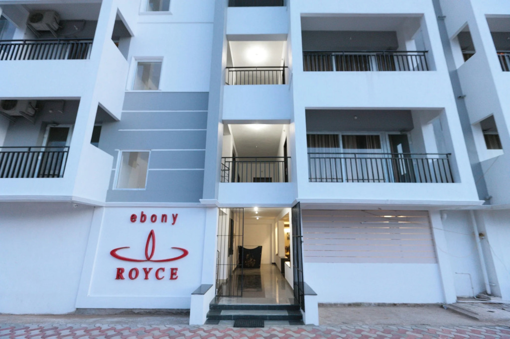 Royce Ebony by OYO Rooms