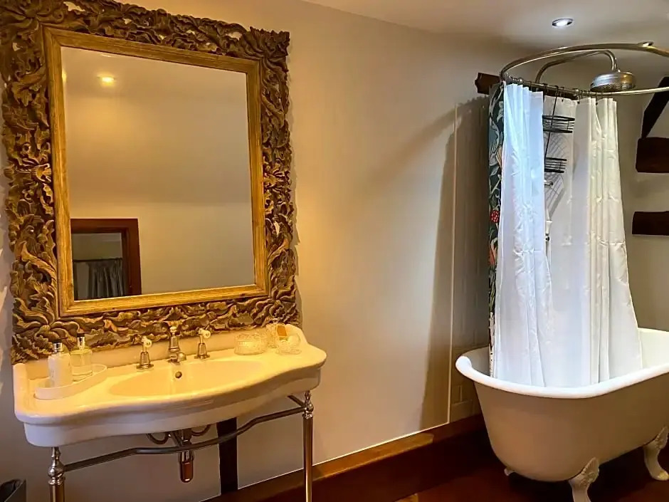 Hood Lane Farm - The Pod - Luxury Glamping Holiday Lodge