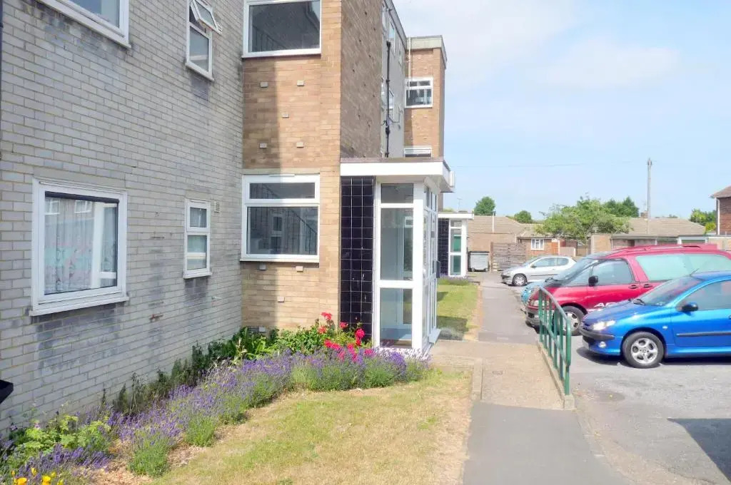 Wentworth Apartment with 2 bedrooms, Superfast Wi-Fi and private parking