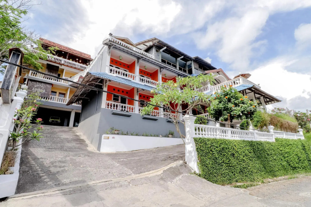 Adinda Beach Hotel and Villa