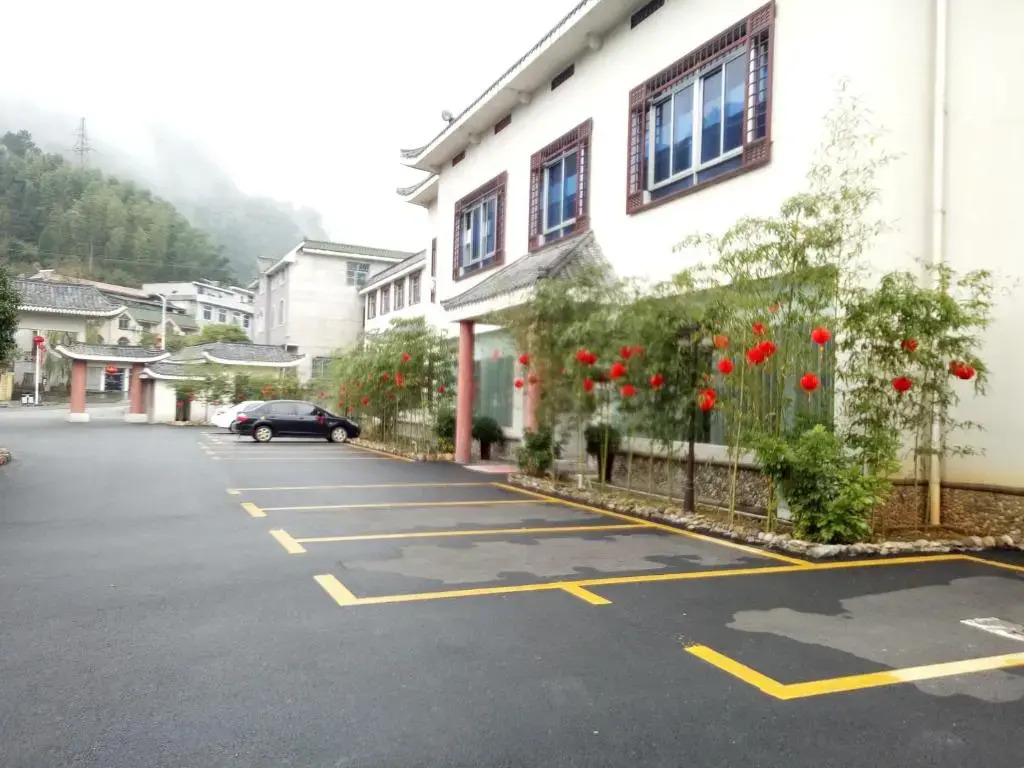 Lang Quan Holiday Hotel