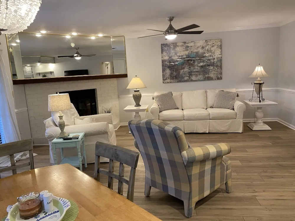 Tilghman Lakes H4 3 Bedroom Condo by RedAwning
