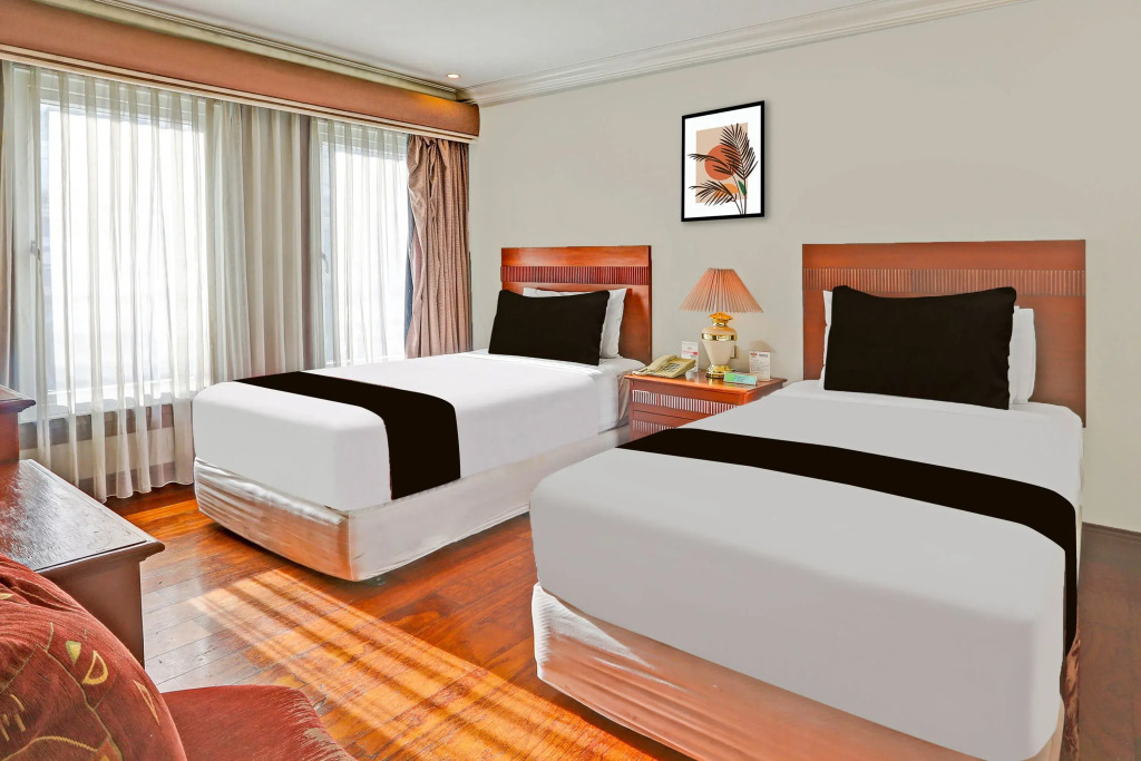 Townhouse OAK Makati Manila Near PNR Pasay Evangelista formerly VIP Suites