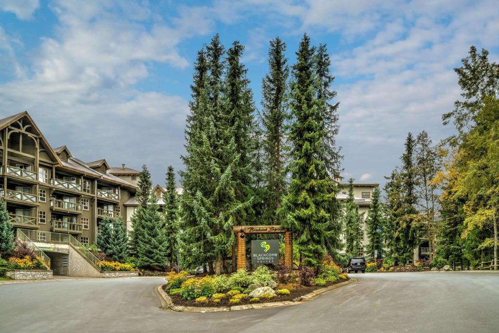 Blackcomb Springs Suites by CLIQUE