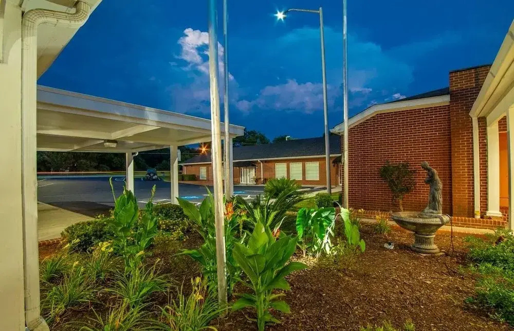 Winton Inn & Suites
