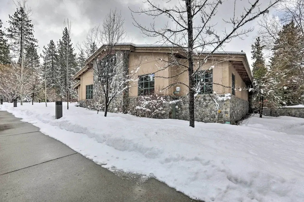3 Mi to Lake Tahoe: Quiet Incline Village Cabin