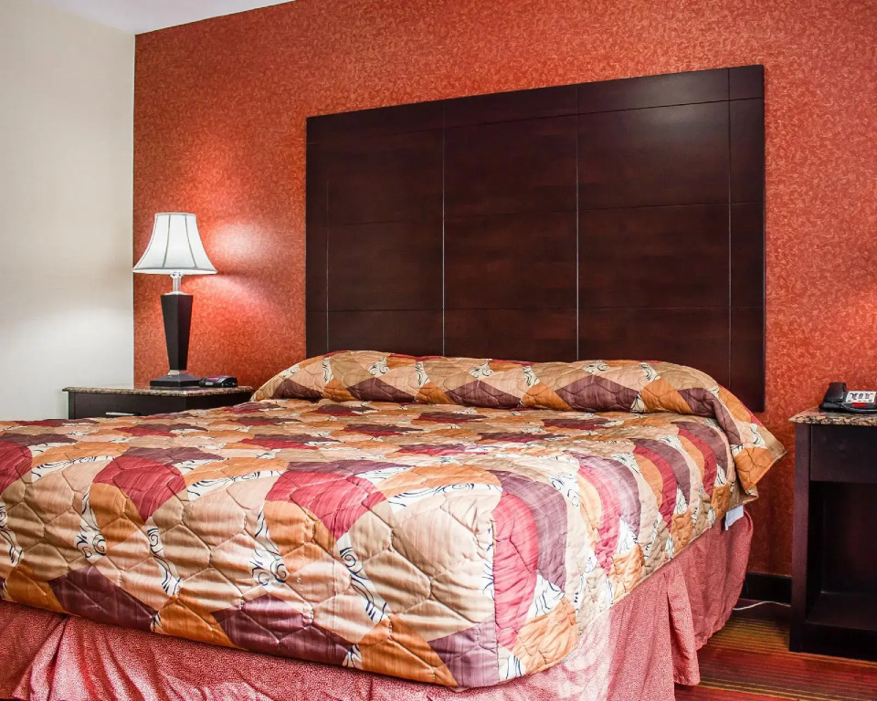 Rodeway Inn MacArthur Airport