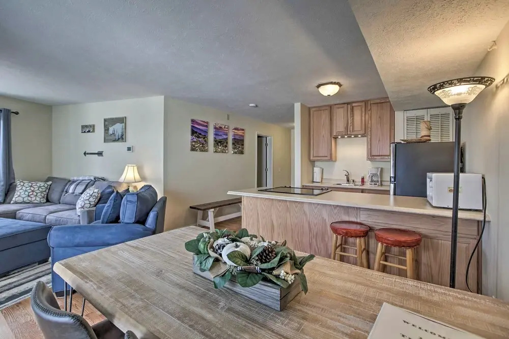 Ski-in Ski-out Wintergreen Condo w/ Balcony
