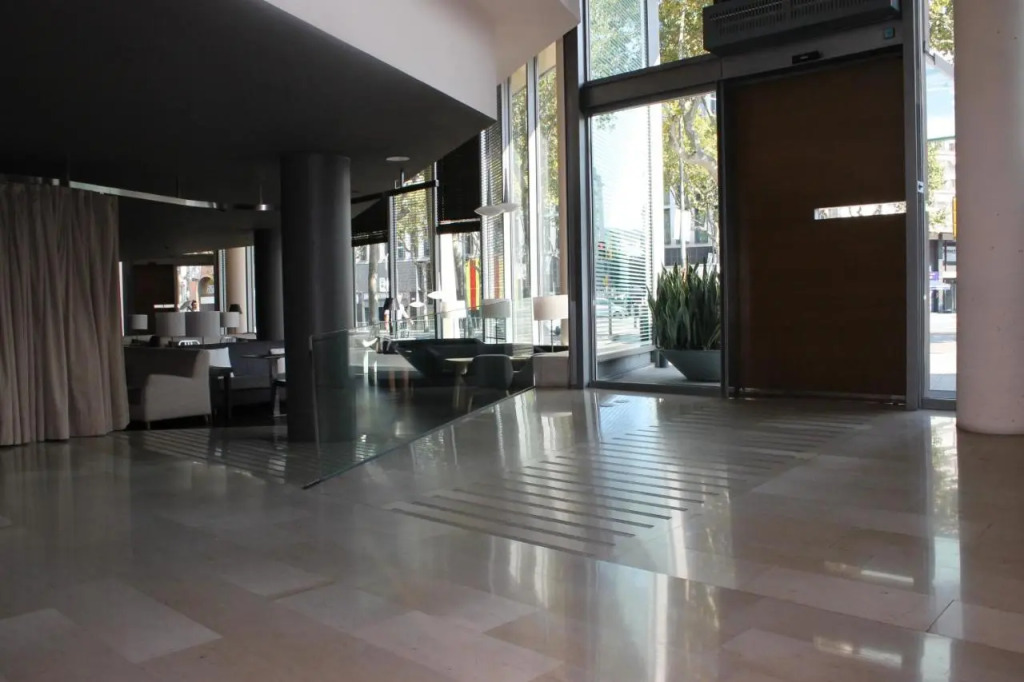 B Hotel