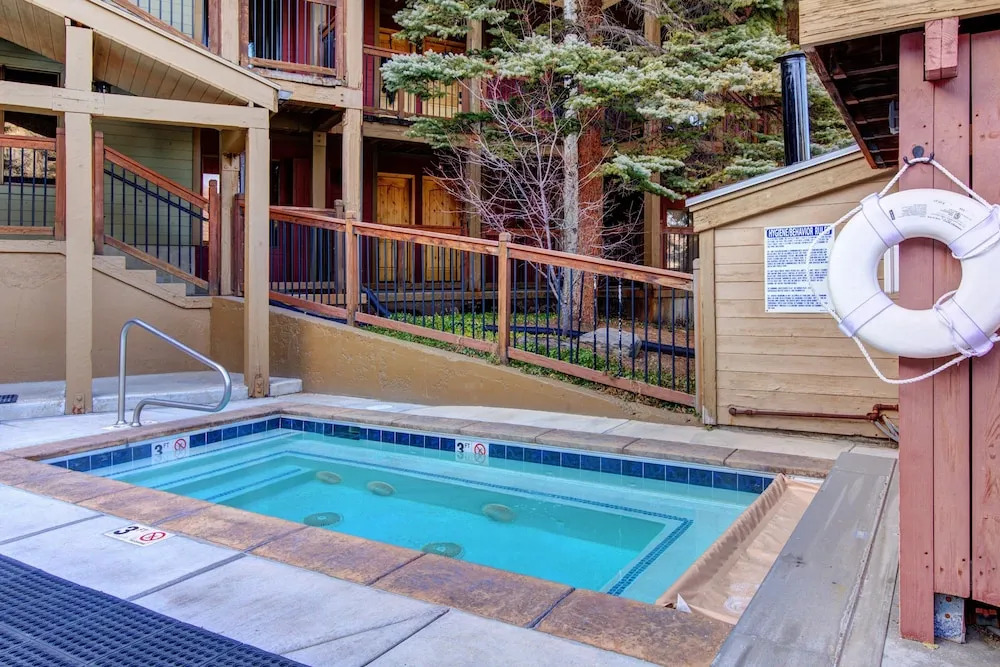 Snowcrest 317 2 Bedroom Condo by RedAwning