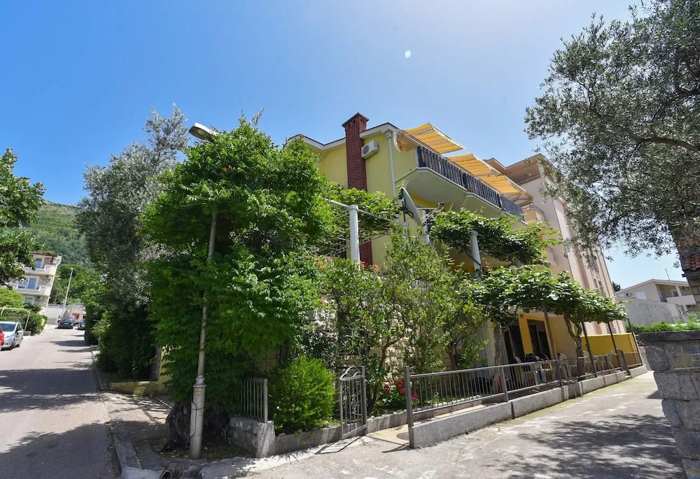Apartments Calenic