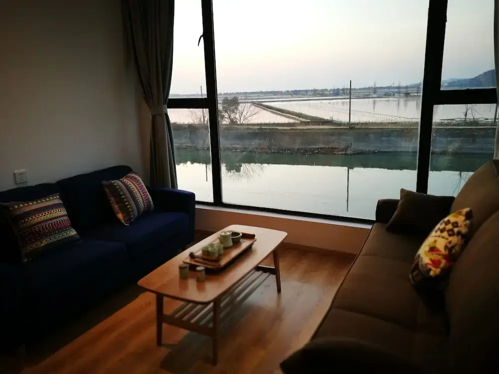 Taihu Baopu Water House