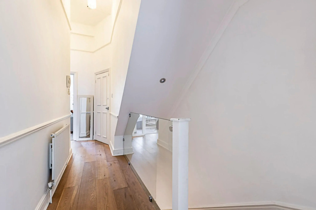 Bright Home Near Little Venice
