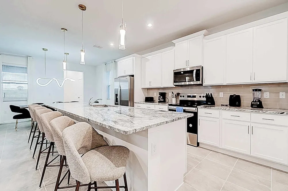 Luxury Family Getaway in Orlando w/ Private Pool & Games