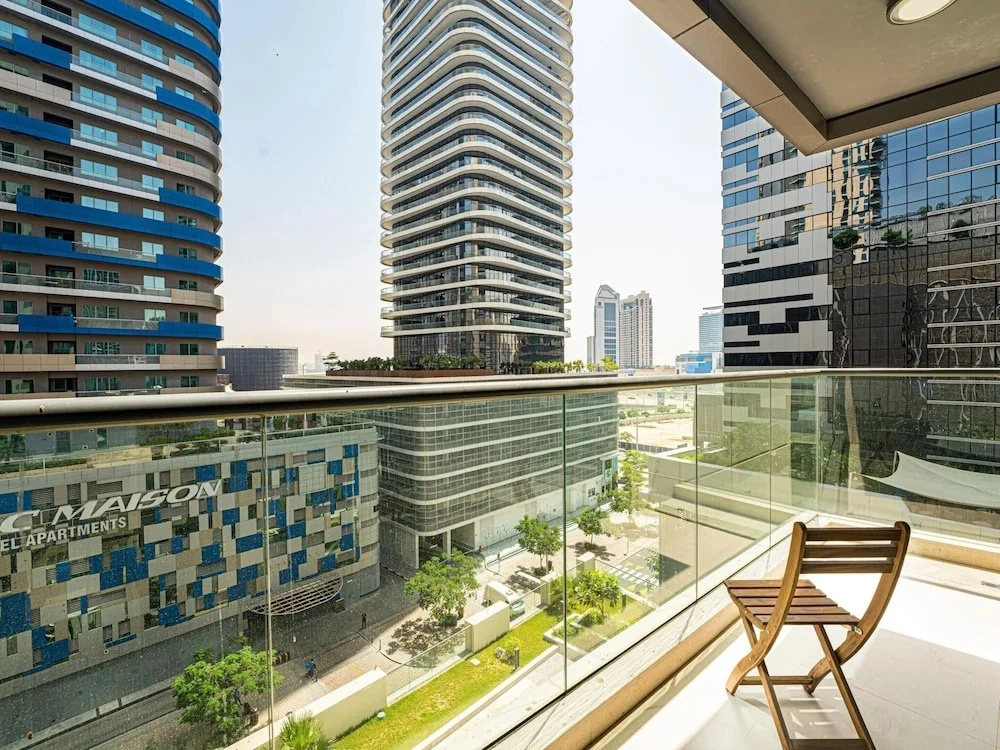 Luxe Apartments Near Dubai Mall, Burj Khalifa - Pool, Gym, & Parking