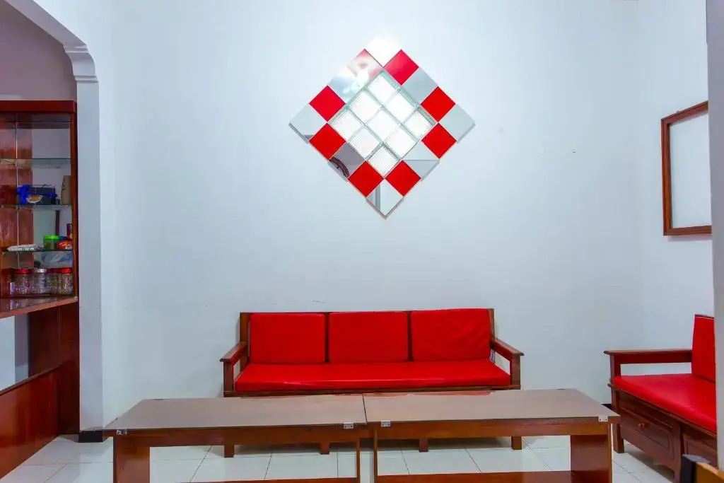 RedDoorz near Alun Alun Wonosobo 2