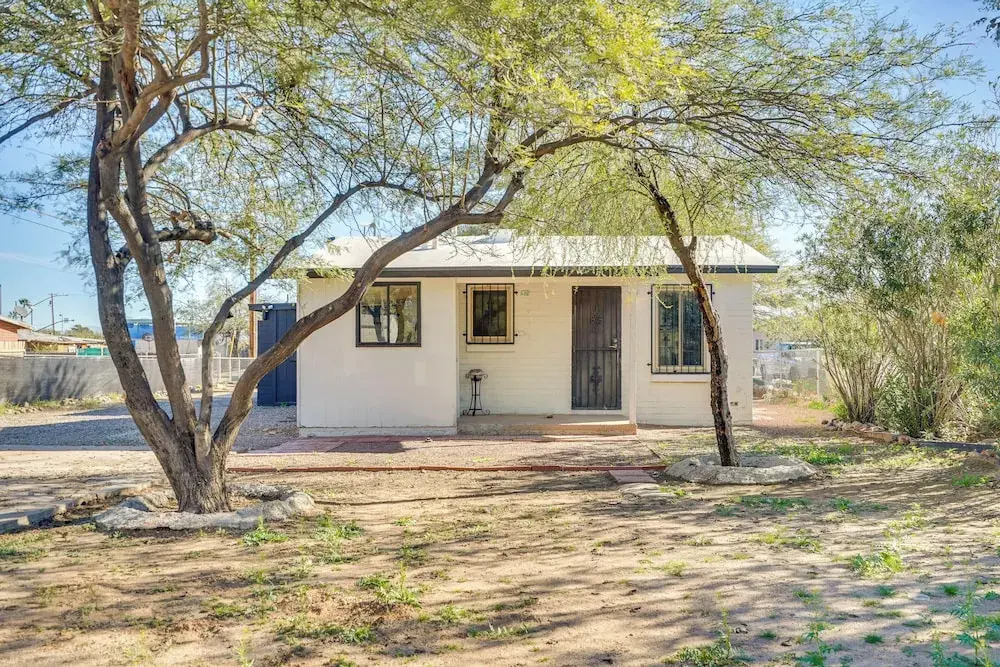 4 Mi to Dtwn & Gem Show! Pet-friendly Tucson Home