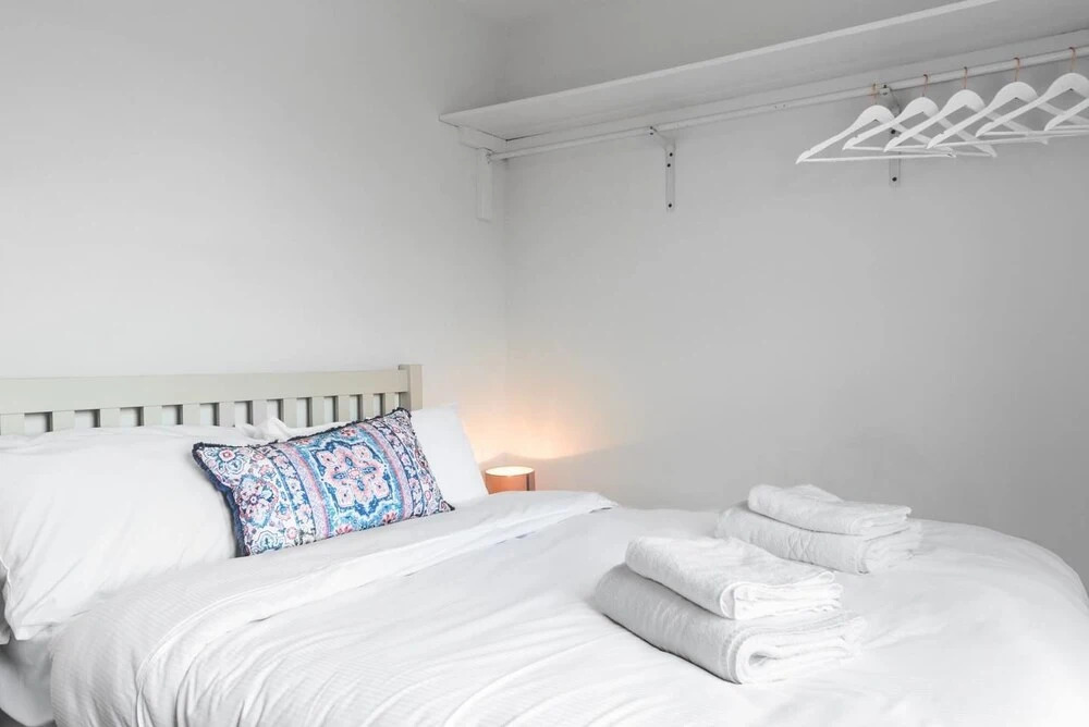 Bright Large Home in Clapham, Sleeps 8!