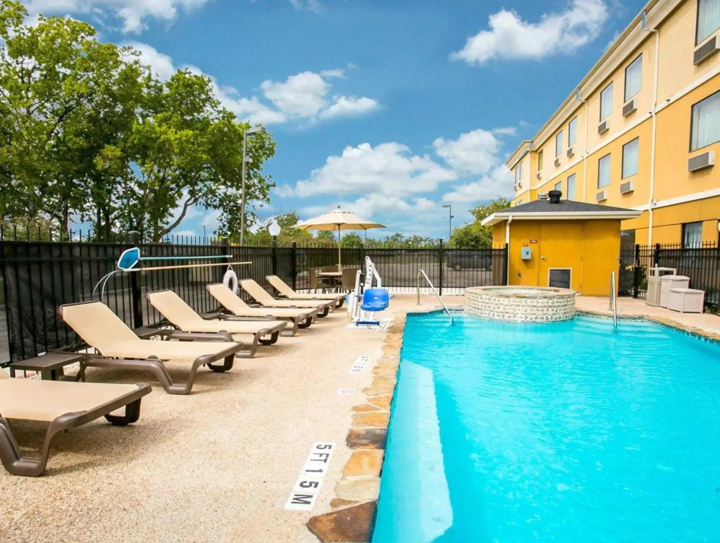 Quality Inn & Suites Greenville I-65
