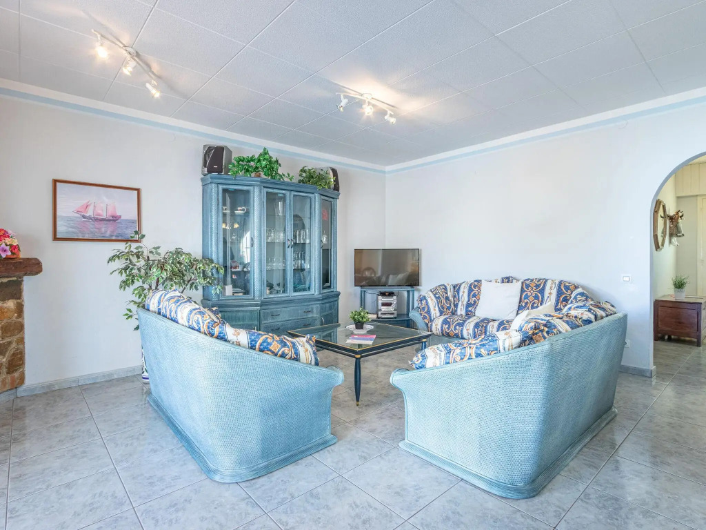 holiday house in Empuriabrava with private pool and mooring