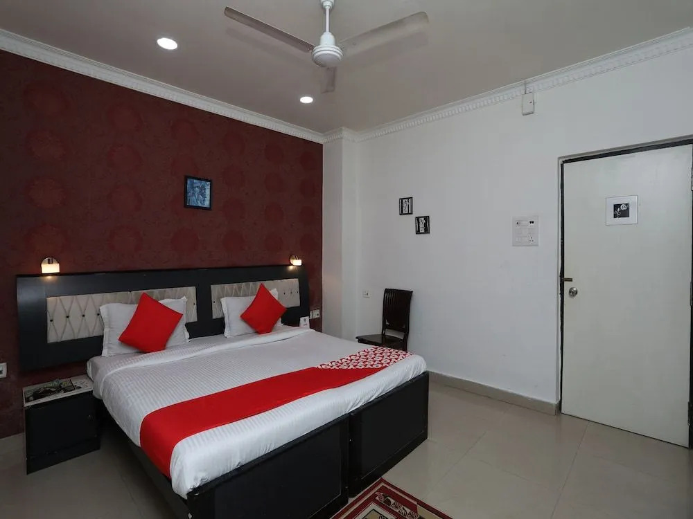 OYO Flagship 16097 Neeranand Regency Bhowanipore
