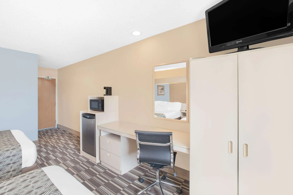 AmericInn by Wyndham Clear Lake