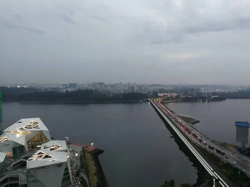 JB City CIQ-R&F Shopping Mall Apartment