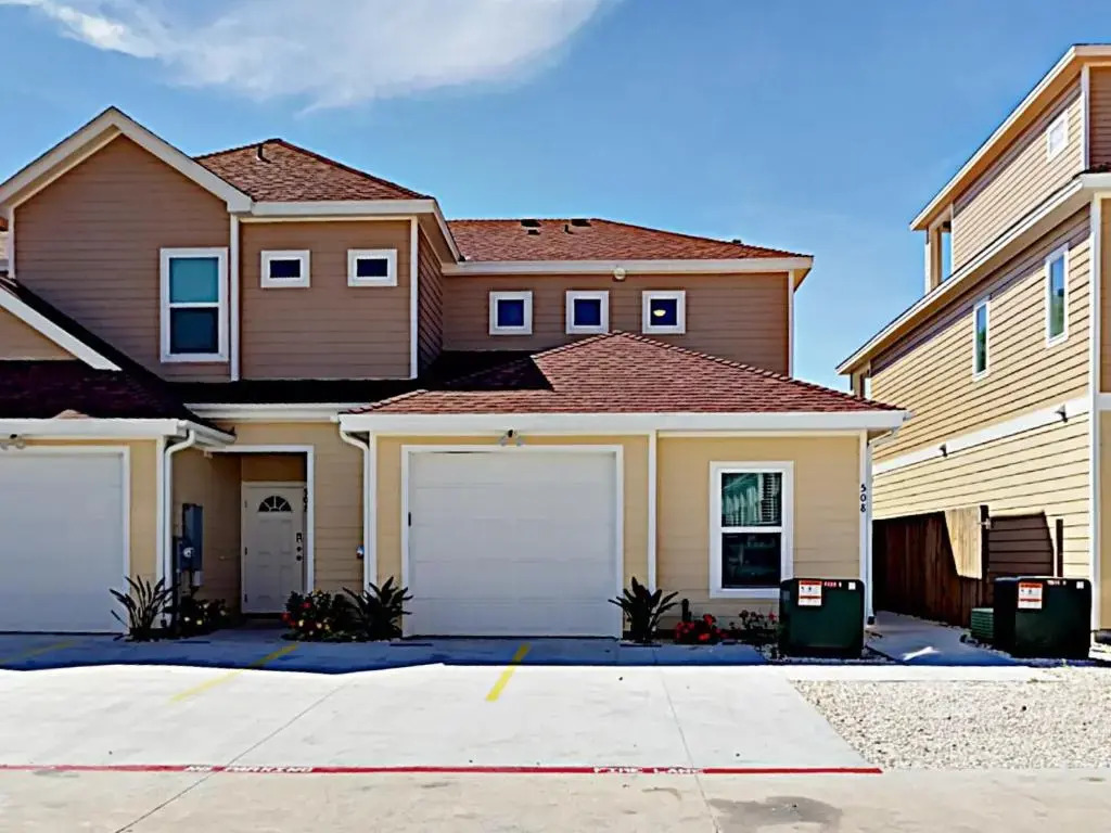 BC508 Townhome with Beach Inspired Decor, Heated Pool with Water Slide