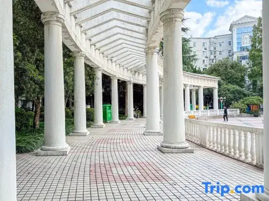 High-End Serviced Apartment (Shanghai Gubei Wuzhong Road)