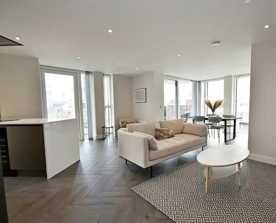 Top Floor 3-bed Penthouse in Manchester