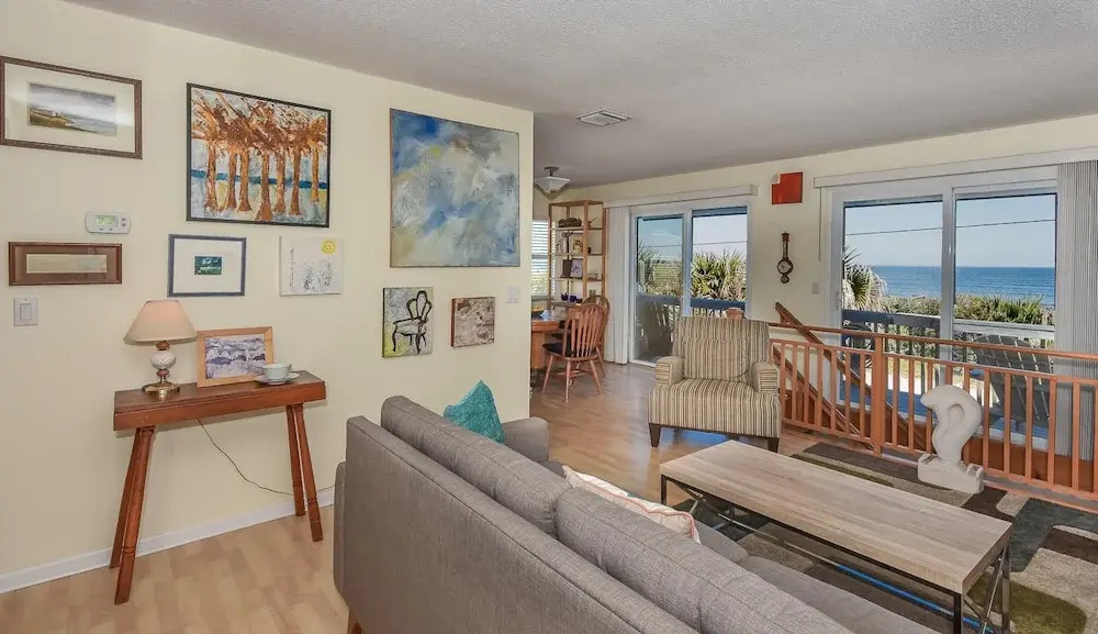 The Artist Beach House Beachfront 6298s