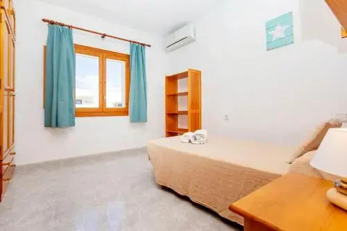 Villa in Playa D´en Bossa sleeps 9