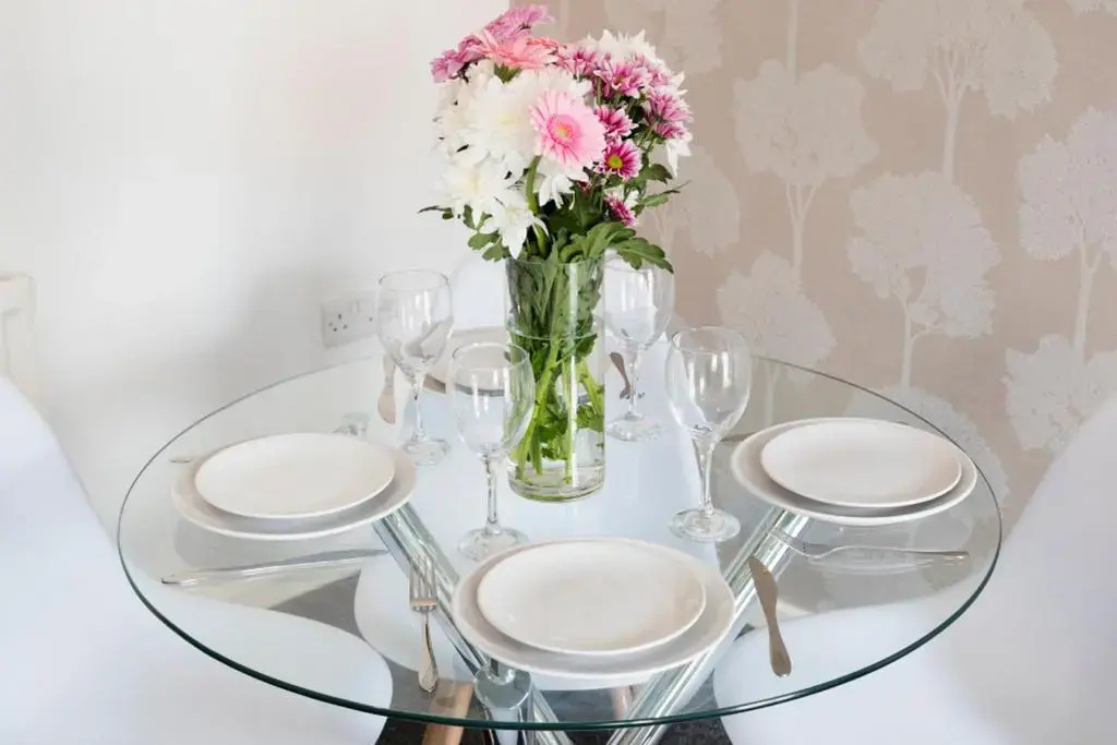 "Book Today" - 4 bed house, Sleeps up to 10, Free wifi, Perfect for Family & Business Travelers - Hartco Serviced Accommodation Walsall