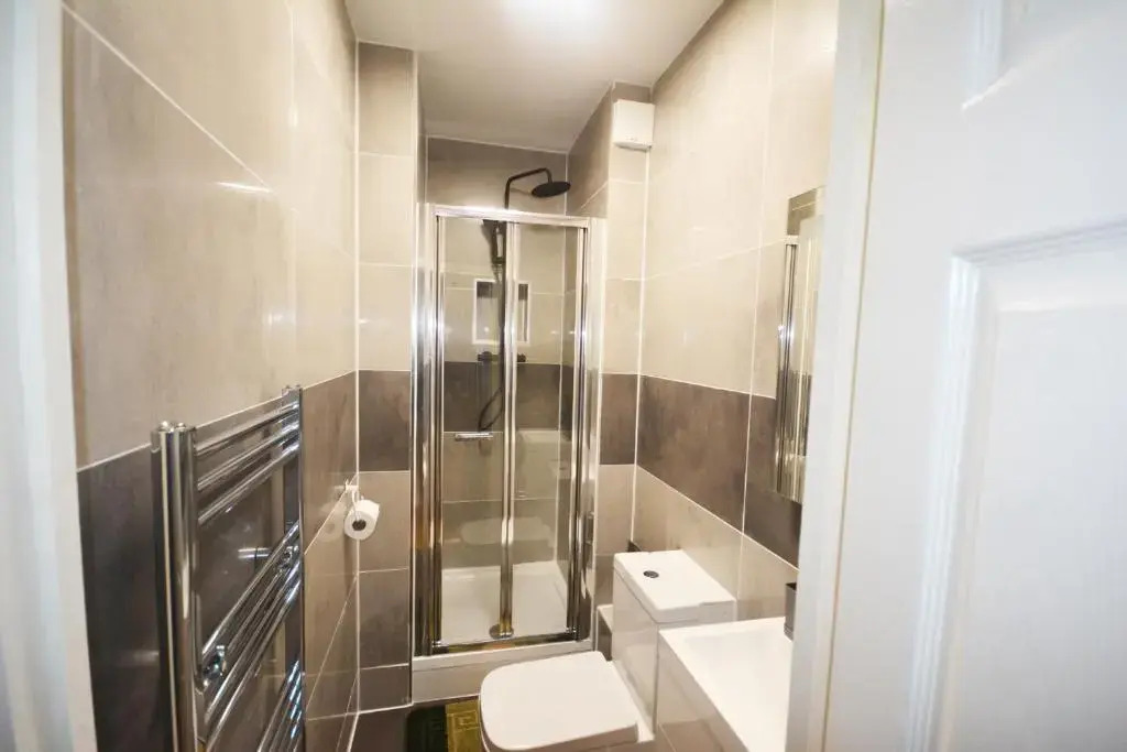 London Modern 4 Bedroom Apartment
