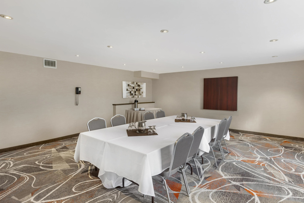 Best Western Plus Rose City Suites