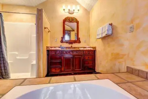 Crows Nest Suite at Mahogany Hall -Gold Standard Certified