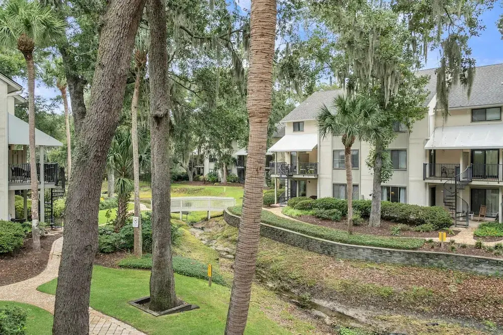 Serene 2br Retreat At Springwood Villas, Hh Island 2 Bedroom Townhouse by Redawning