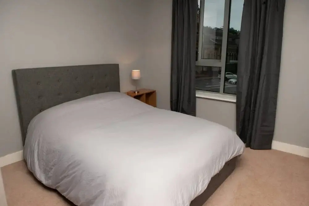 2 Bedroom Apartment With Private Parking in Bristol