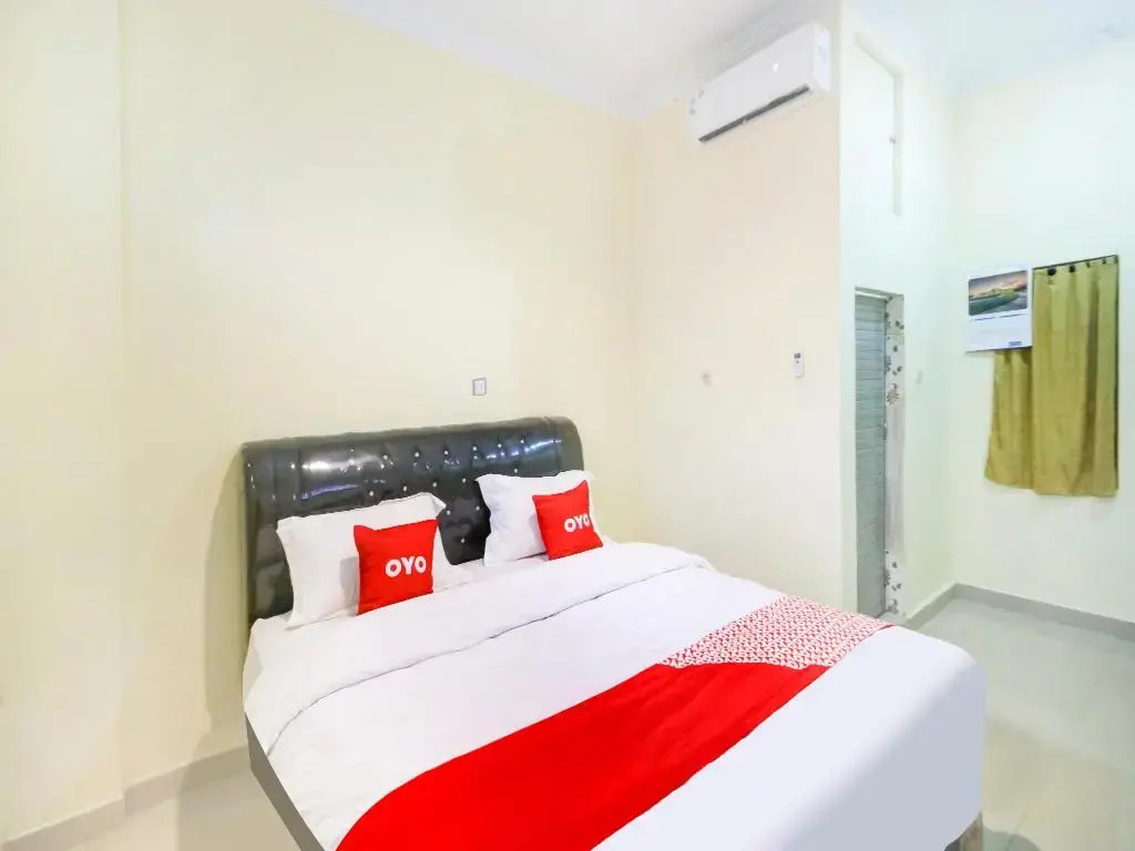RedDoorz at Golden Gateway Medan