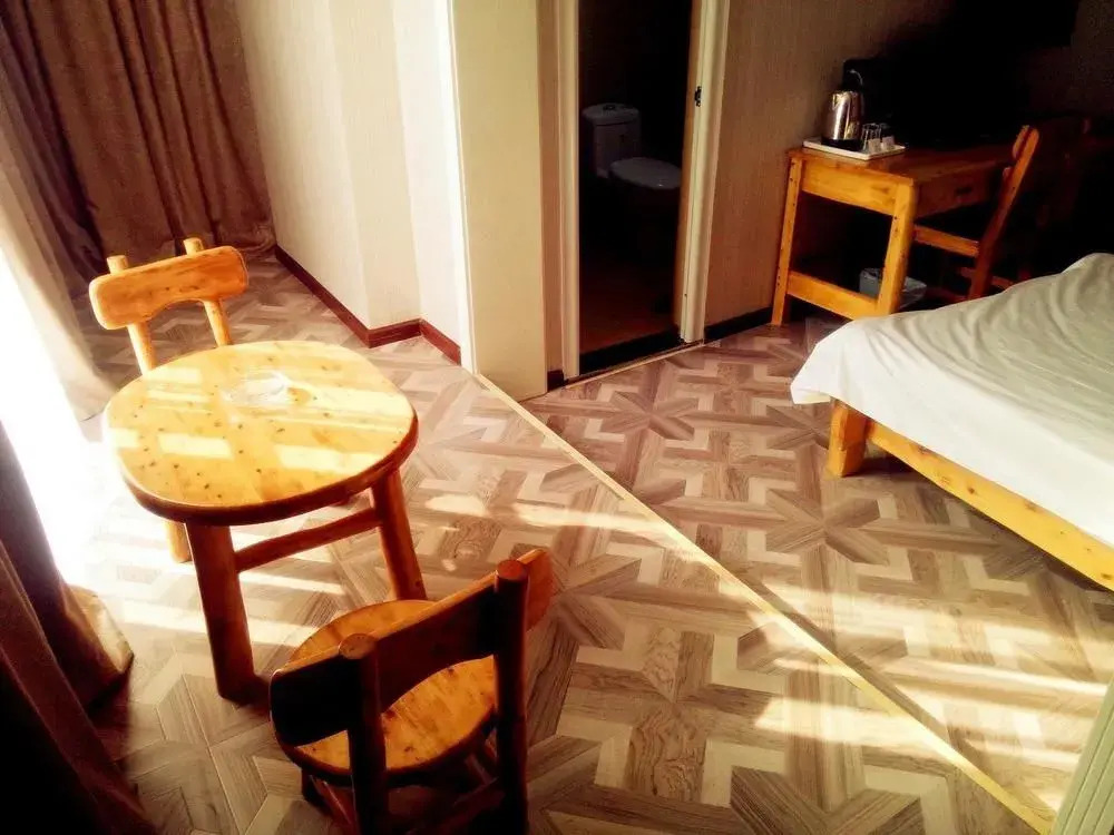 Longbai Business Hotel