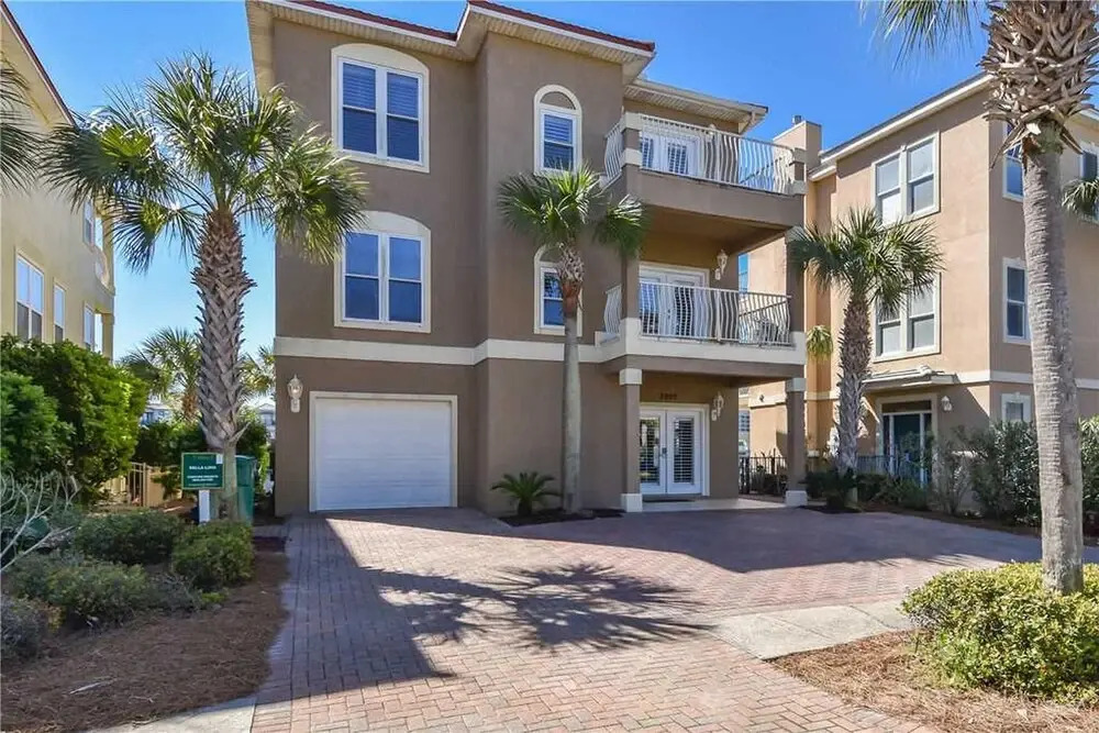Bella Luna by Compass Resorts