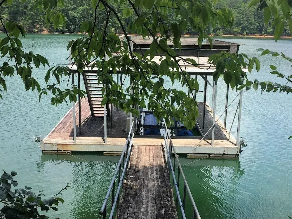 Deepwater Lodge