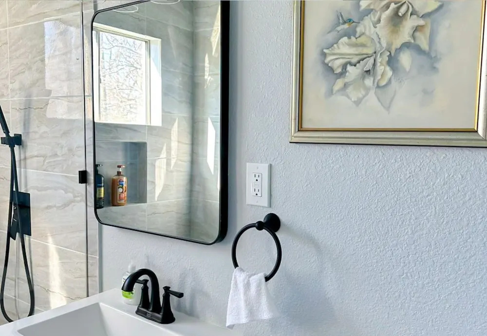 Vintage Gem in Prime Location Cozy 1BR Oasis