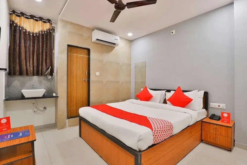OYO 16675 Hotel Shri Krishna Inn